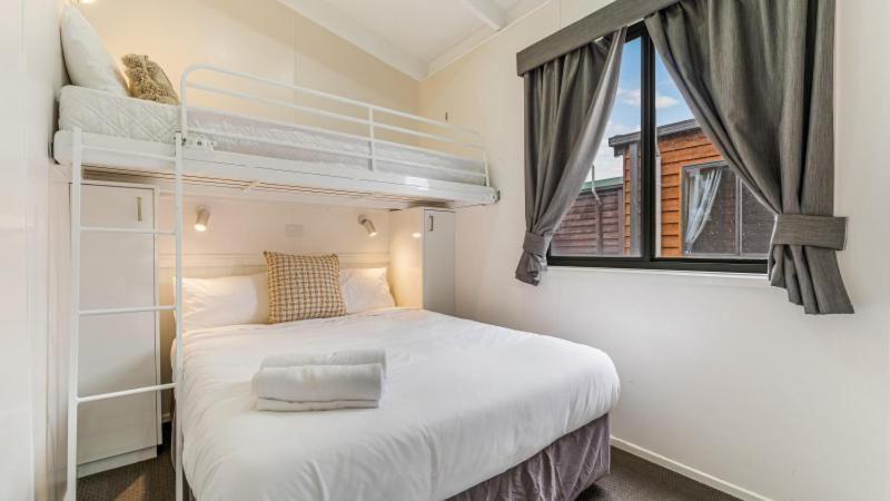 Tasman Holiday Parks - Geelong Room photo