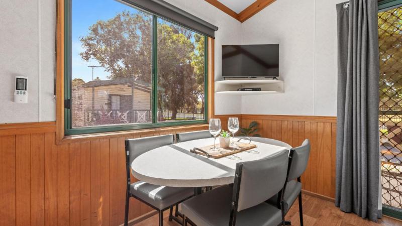 Tasman Holiday Parks - Geelong Room photo