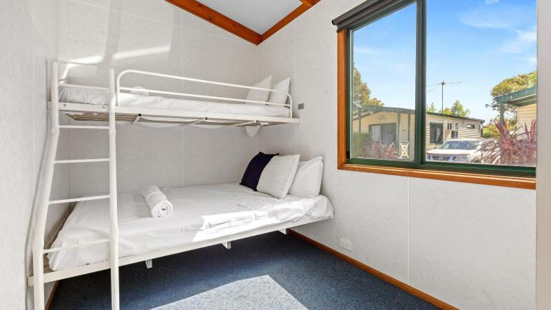 Tasman Holiday Parks - Geelong Room photo